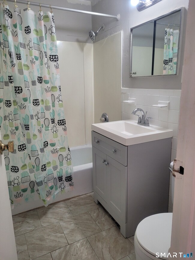 Building Photo - 70 Farmington Ave