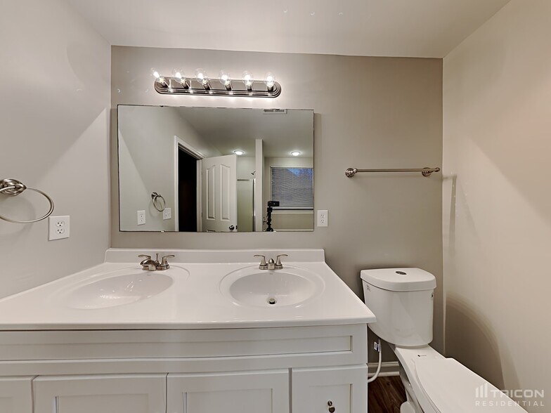 Building Photo - 7909 Bushy Creek Dr