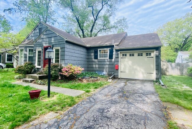 Building Photo - {6832} Prairie Village Ranch + Perfect Location + Updated + Fenced Yard