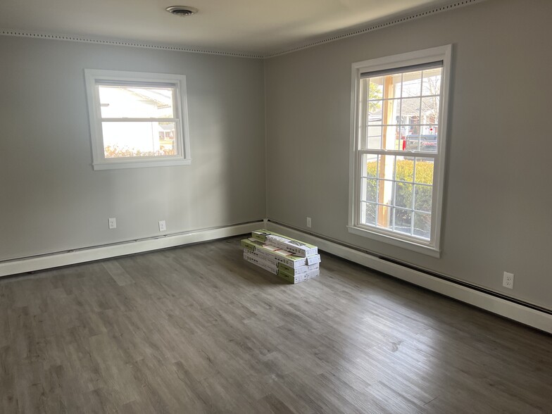 Living - 10804 Coffman Ave