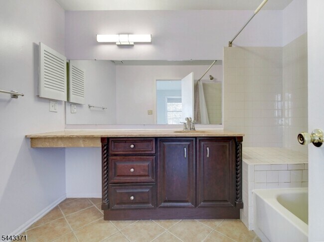 Building Photo - 142 Harvest Ln