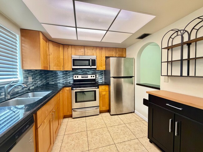 Building Photo - 5811 NE 14th Rd