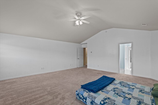 Building Photo - Great 5 Bedroom Home in Evans