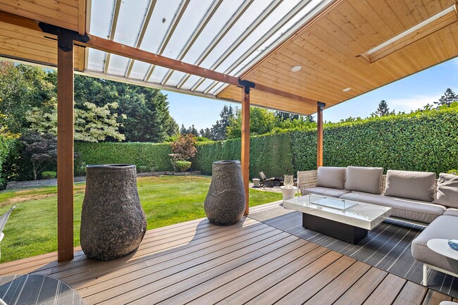 Building Photo - 4Bd/4.5Ba Medina House