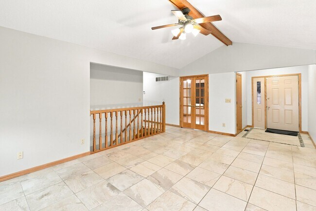Building Photo - 3611 SW Red Hawk Ct