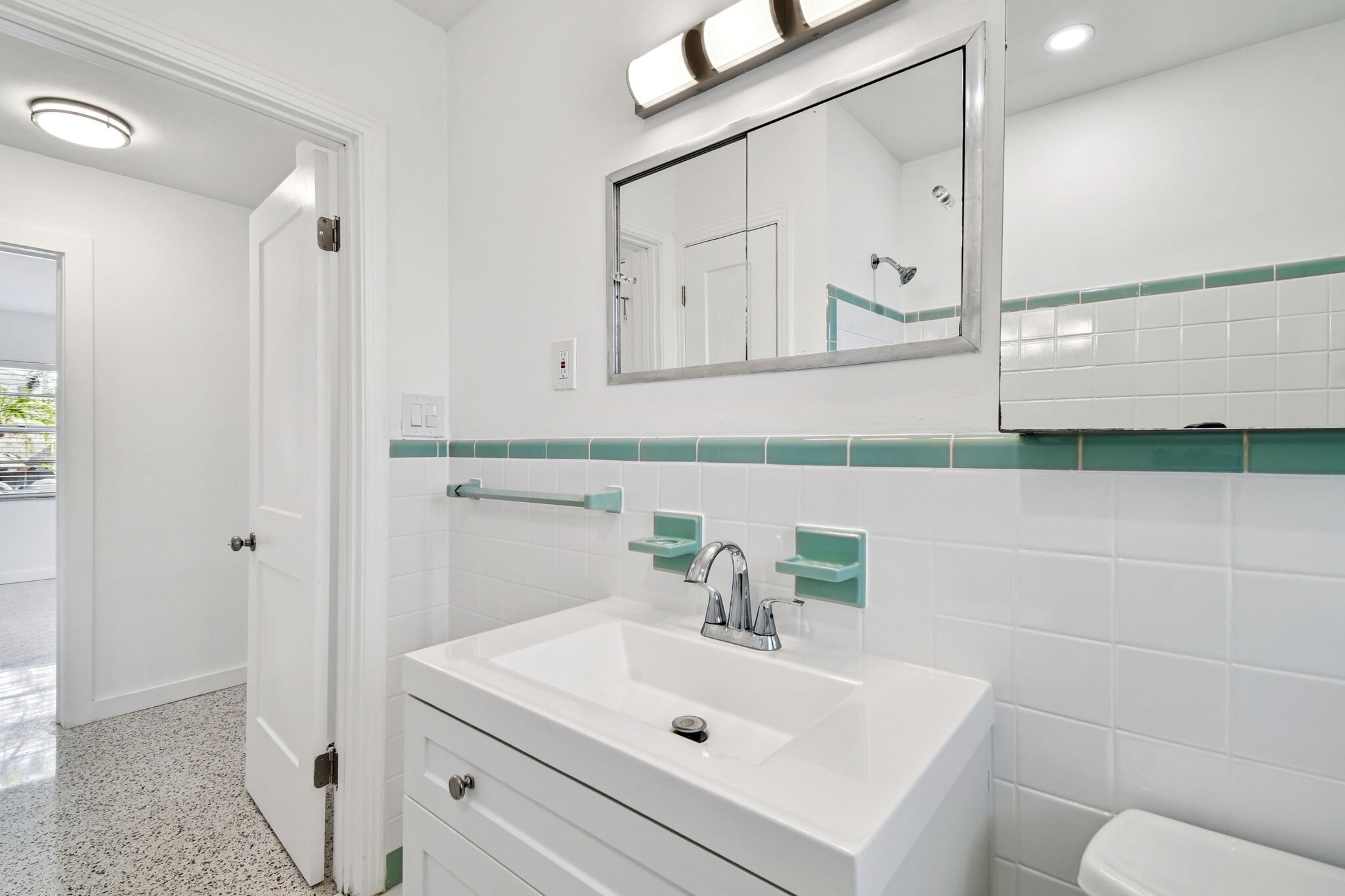 Hall Bath - 3623 S Lightner Dr