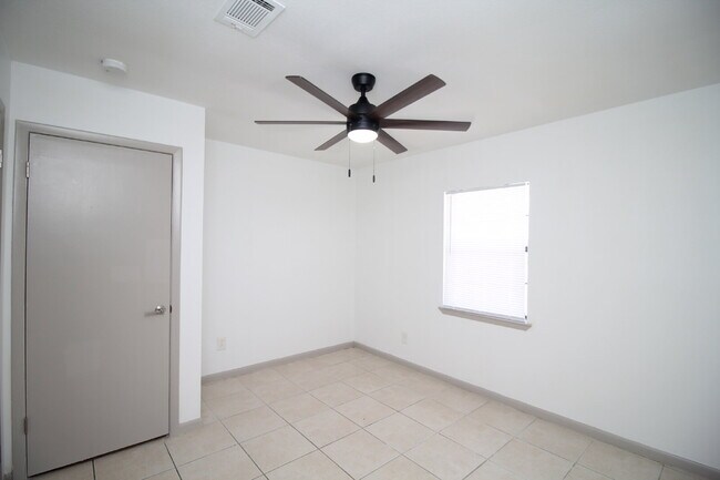 Building Photo - Modern 2BD/1BA in Pace – Freshly Renovated...