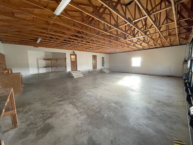 Building Photo - 552 Lawson Ln