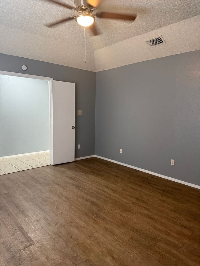 Building Photo - 5504 Blue Spruce Dr