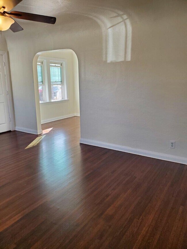 Building Photo - 4624 32nd St