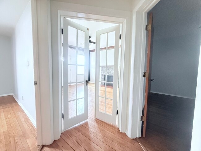 Building Photo - 1509 E 65th St