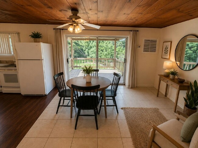 Building Photo - 2133 E Camp N Comfort Ln