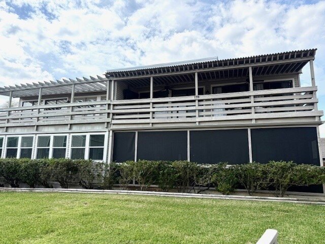 Building Photo - 178 April Point Dr N