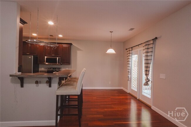 Building Photo - 260 Summer Hill Way