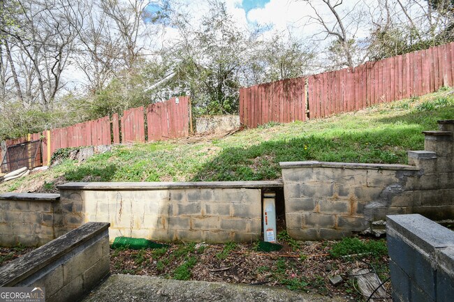 Building Photo - 735 Oak Dr