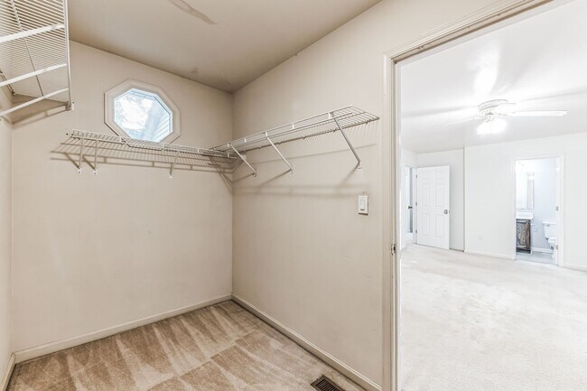 Building Photo - Country Charmer 3Bd/2.5Bth colonial home w/ 2 car garage on 1 acre! $1000 first month credit!