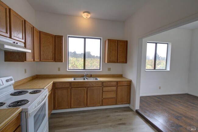 Building Photo - 201 (20300 Arnold)