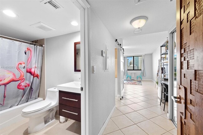 Building Photo - 520 Brickell Key Dr
