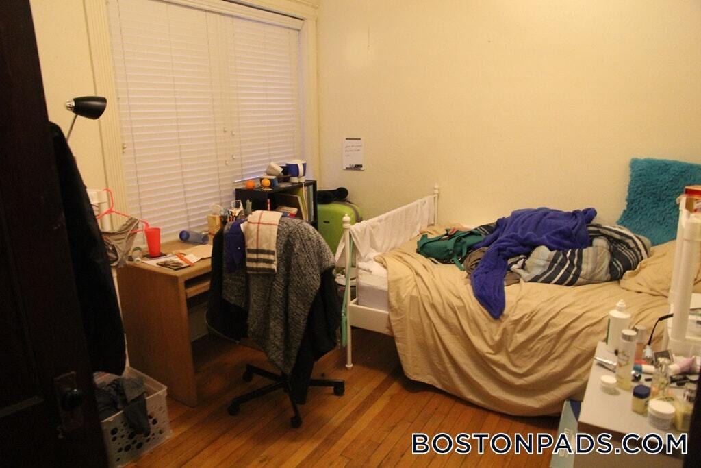 Building Photo - 463 Park Dr