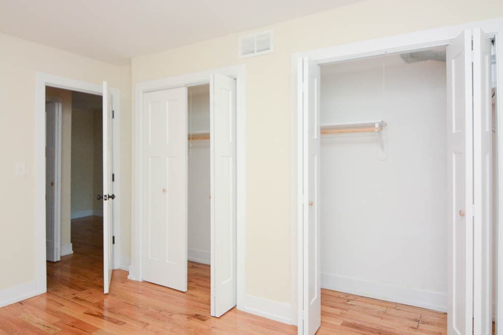 Building Photo - 560 W Arlington Pl