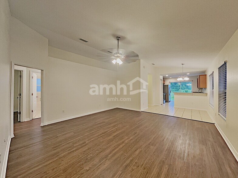 Building Photo - 8431 Deer Chase Dr