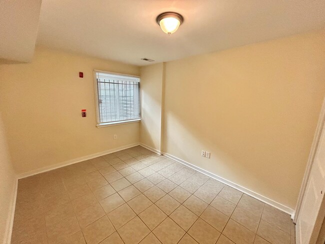 Building Photo - 332 N 41st St