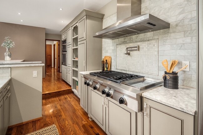 Primary Photo - 7215 175th St SW