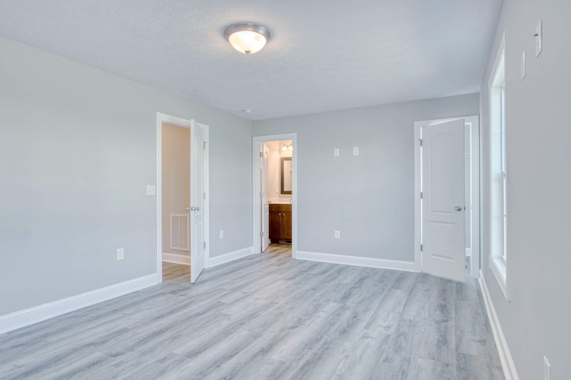 Building Photo - 220 Twisted Oak Dr NW