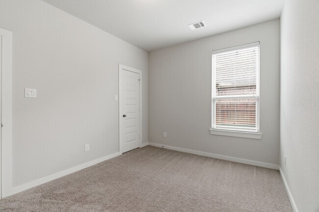 Building Photo - 22515 Bassett Hollow Ln