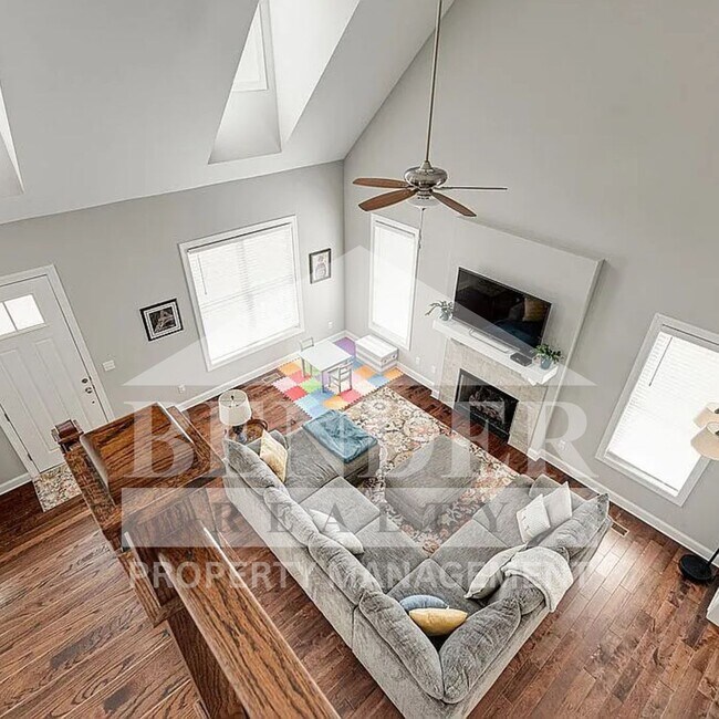 Building Photo - Beautiful Like New Home in Ooltewah