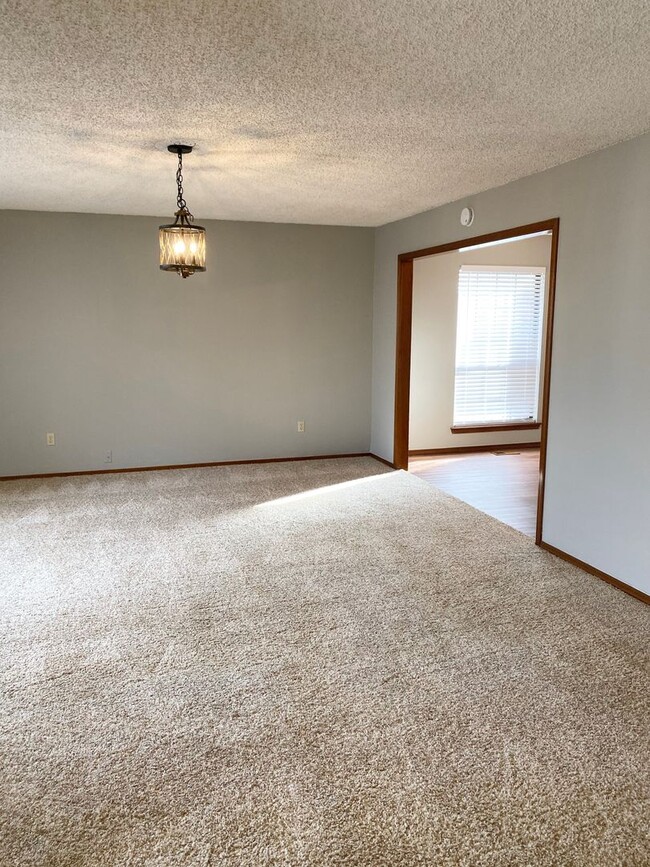 Building Photo - Renovated Rental in NW OkC!