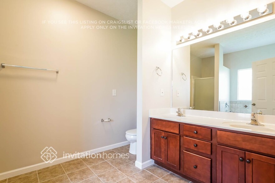 Building Photo - 2201 Oaklawn Ct