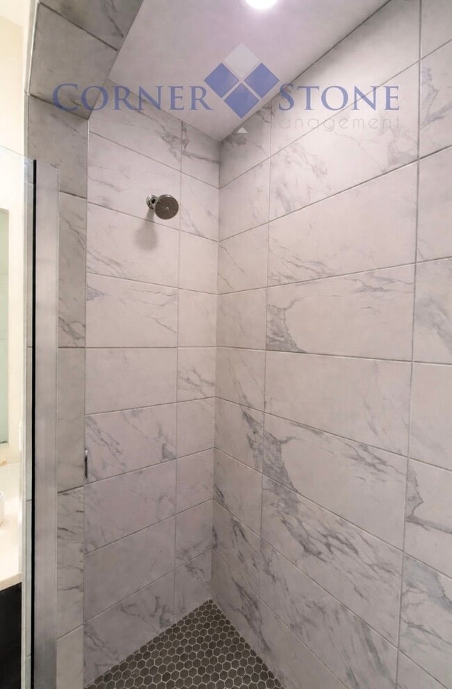 Building Photo - Stunning Northwest Meridian Gem with Designer Kitchen & Covered Patio!