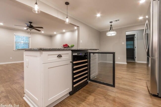 Building Photo - 14 Evergreen Ct