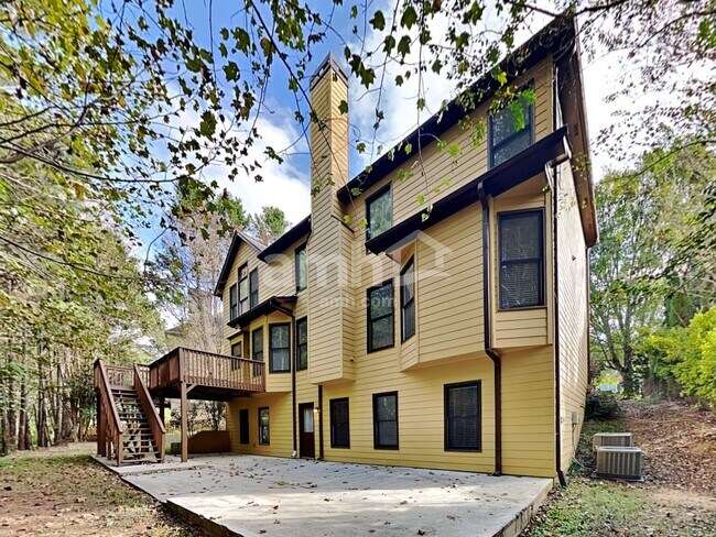 Building Photo - 521 Autumn Walk