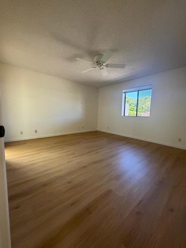 Building Photo - 520 S Greenfield Rd