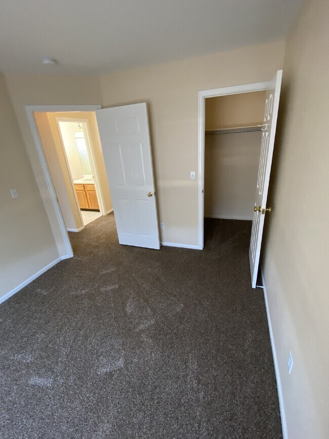 Building Photo - DON'T MISS!! 3BD/2BA Single Family Home in Parker, Water & Mowing Included!!!!