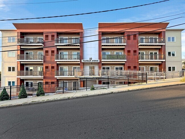 Building Photo - 10 Franklin Ave
