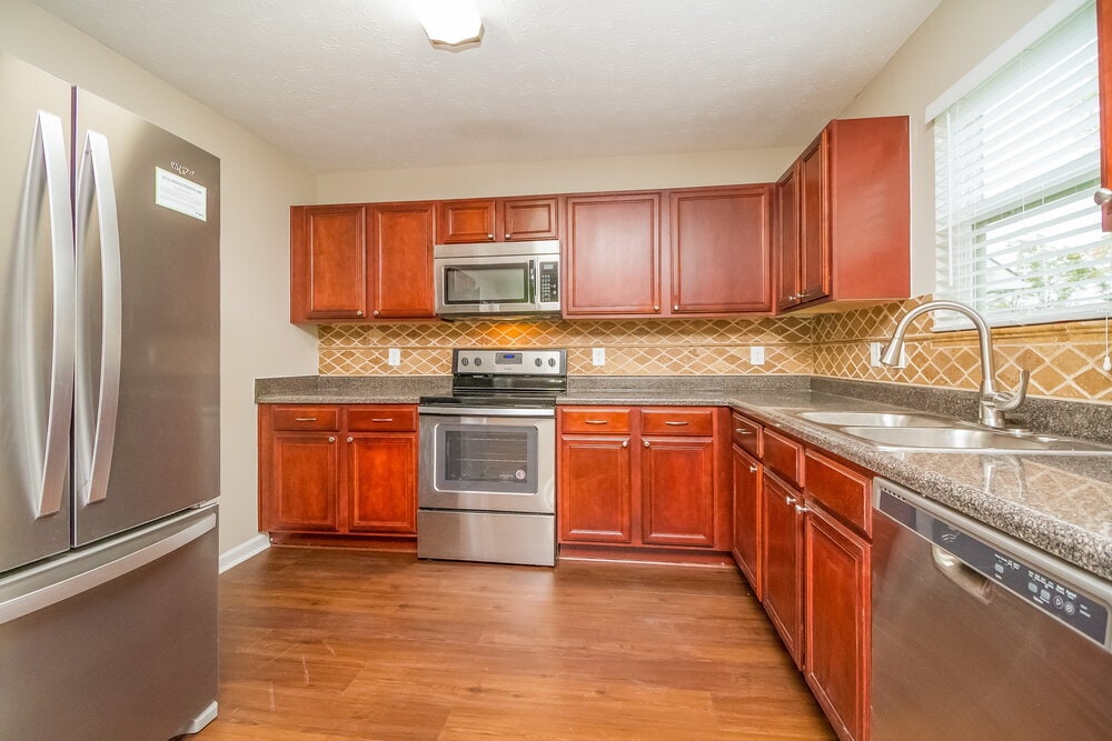 Building Photo - 640 Elderberry Way