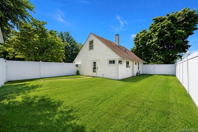 Building Photo - 3173 Roxbury Ln