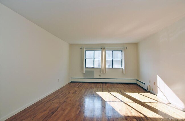 Building Photo - 960 Hope St