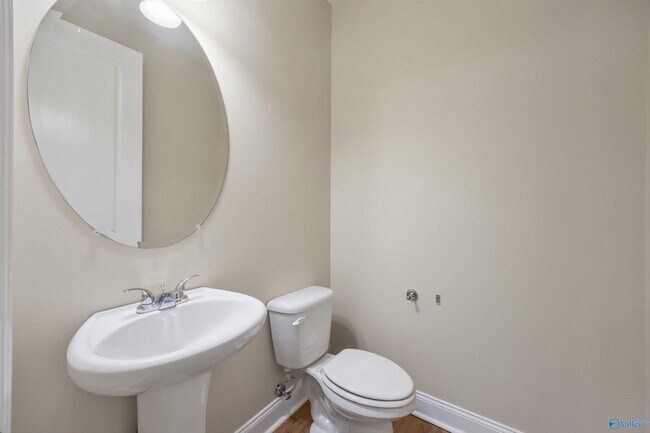 Building Photo - 120 Park Square Ln