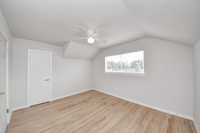 Building Photo - 734 Dell Dale St