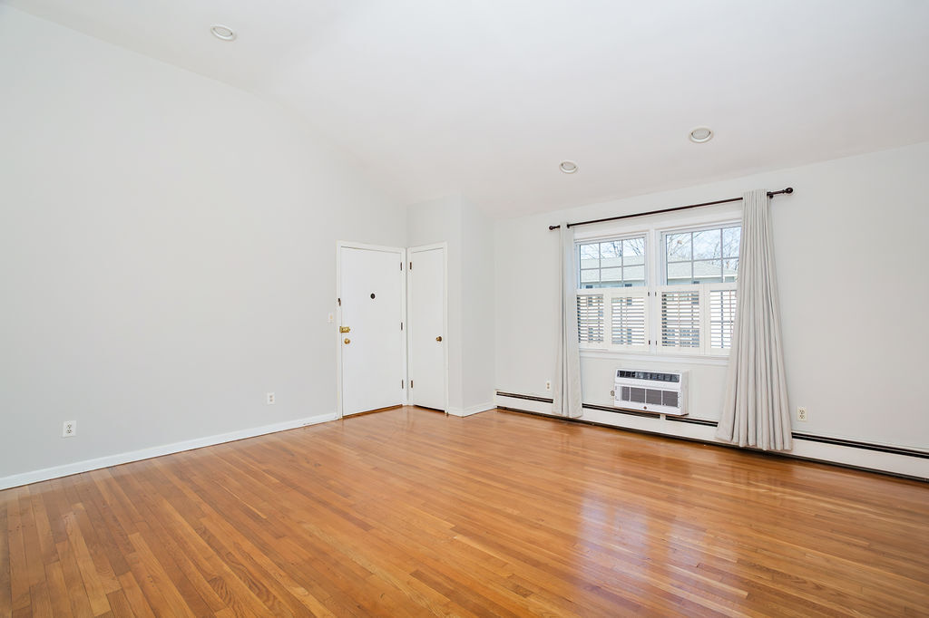 Building Photo - 47 Valley Rd