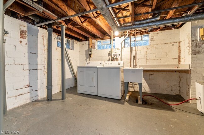 Building Photo - 3350 Avalon Rd