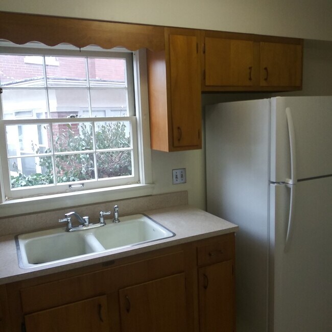 Building Photo - 2125 Village Dr