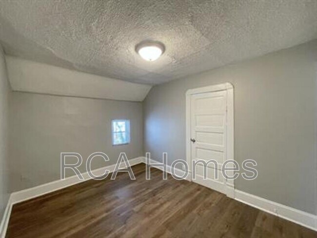 Building Photo - 451 S Keystone Ave
