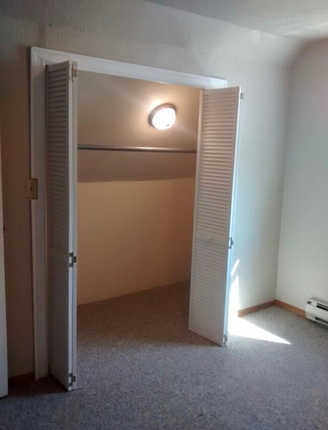 Building Photo - 3915 S Edmunds St