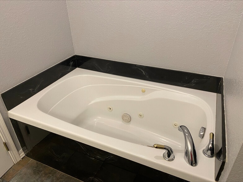 Building Photo - 1825 Mountain Ash Dr