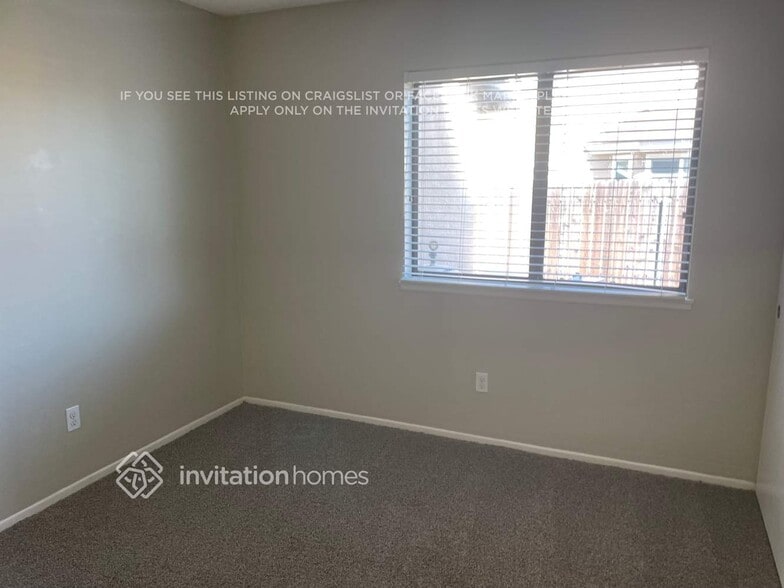 Building Photo - 5265 Jasmine St